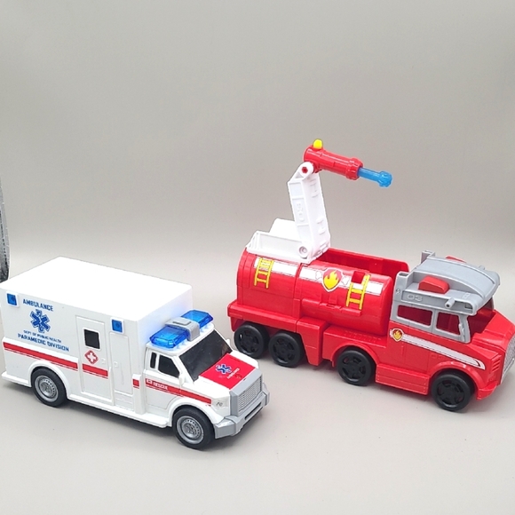 Ambulance Rescue Vehicle & Paw Patrol Marshall's Fire Truck Flashing Light Siren - Picture 1 of 12